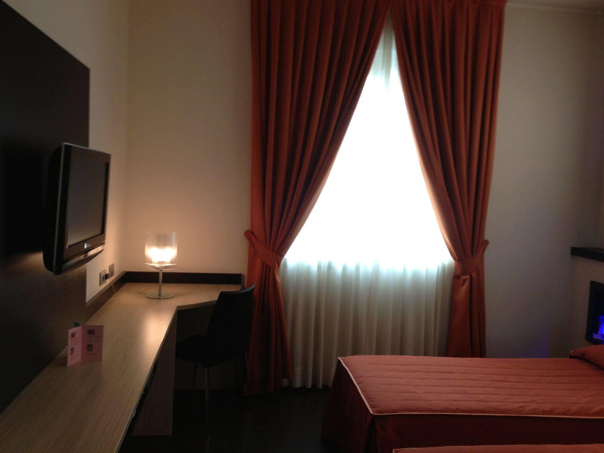Hotel Mito Ossona Buitenkant foto