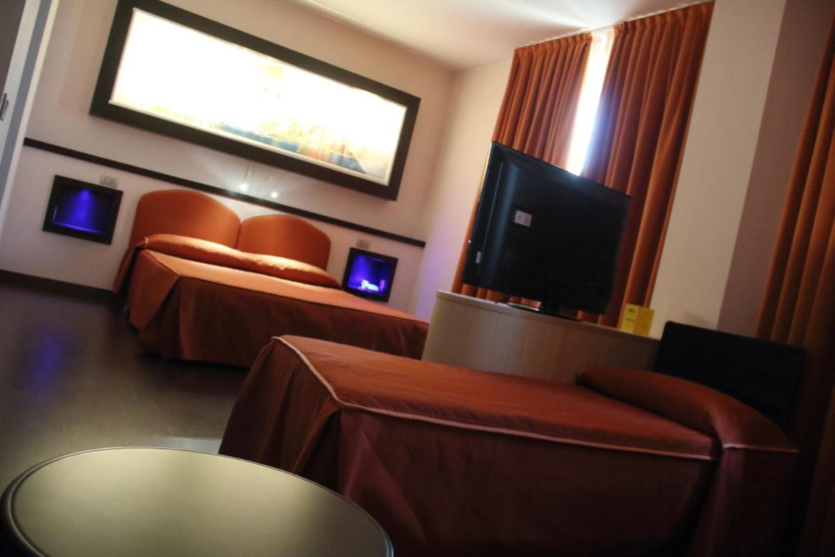 Hotel Mito Ossona Buitenkant foto